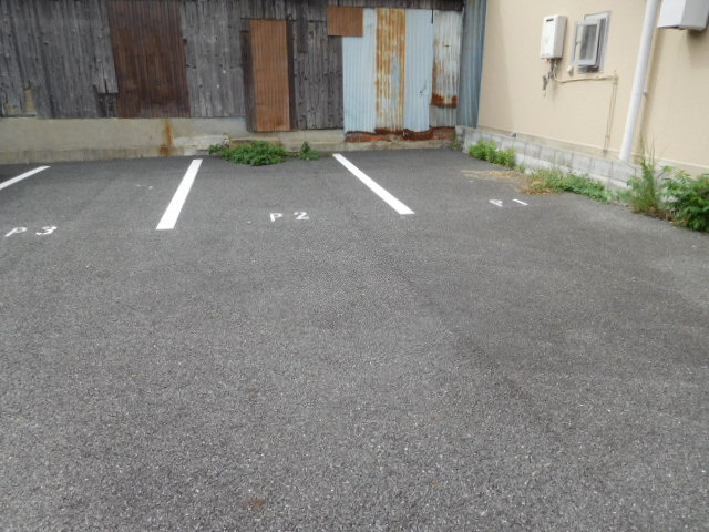 プラザ・Ｙの駐車場