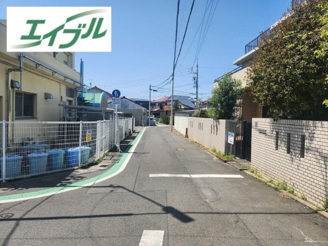 小牧市大字久保一色　中古戸建の前面道路含む現地写真|前面道路含む現地写真です