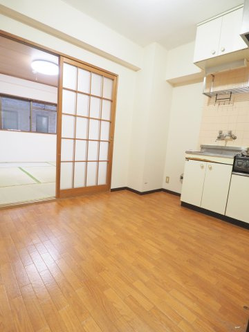 サンライズ赤羽の居間・リビング