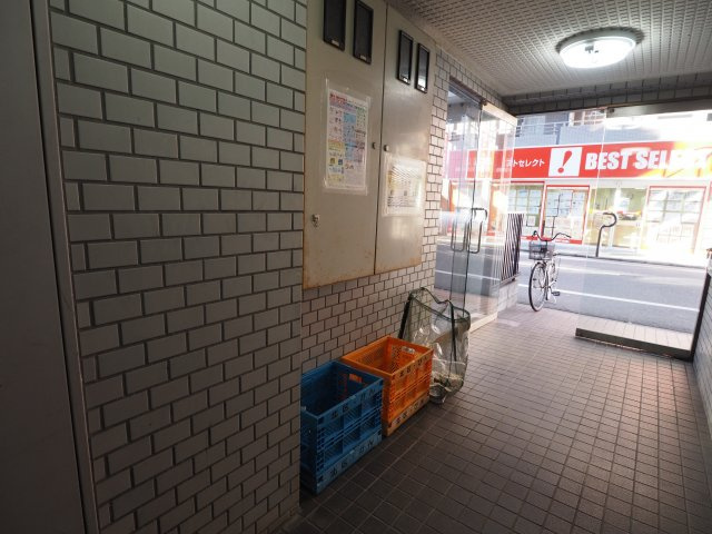 サンライズ赤羽のエントランス