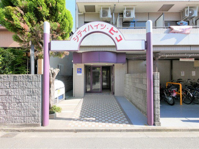 シティハイツピコのエントランス