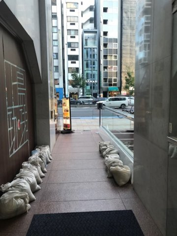 青山鈴木硝子ビル