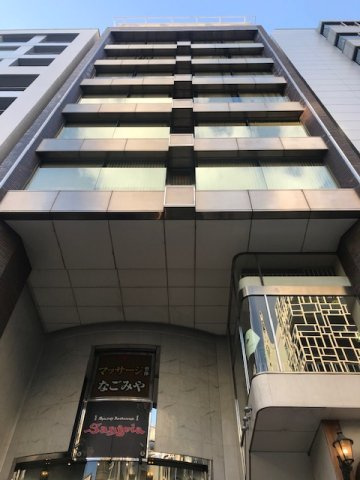 青山鈴木硝子ビルの外観