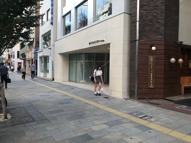 青山鈴木硝子ビル