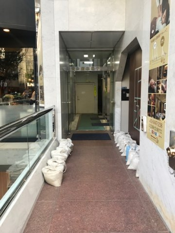 青山鈴木硝子ビル