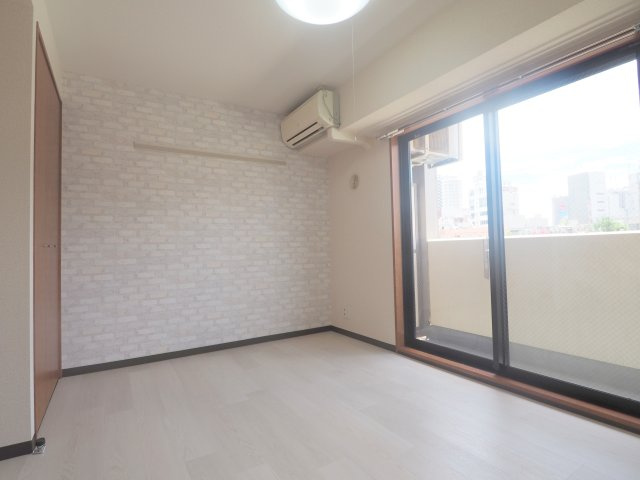 相栄商事ビルの居間・リビング