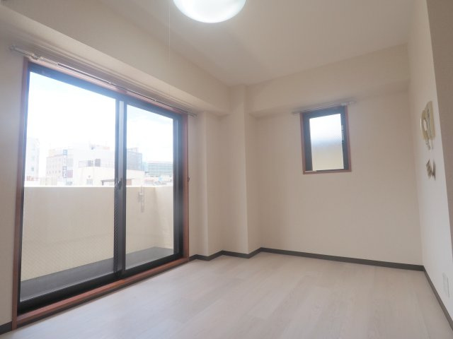 相栄商事ビルの洋室