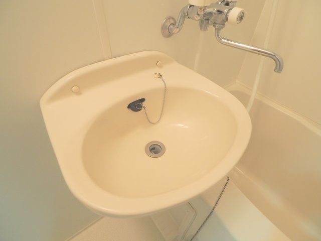 相栄商事ビルの洗面所