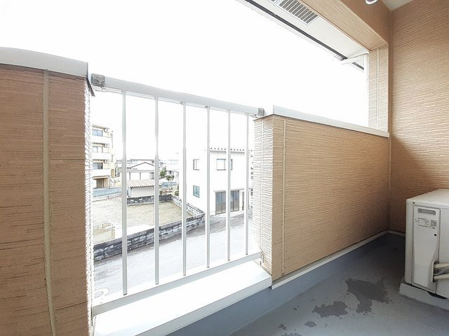 ウエスト・モンターニュＢのバルコニー|落ち着いた時間を過ごせるバルコニーです