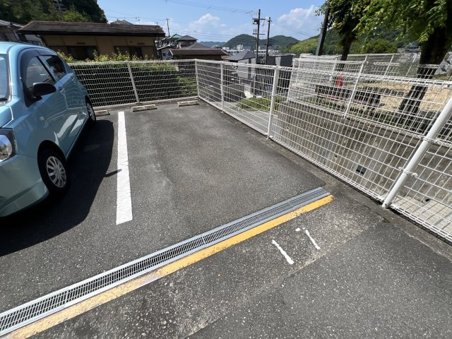 ライオンズマンション姫路西今宿の駐車場