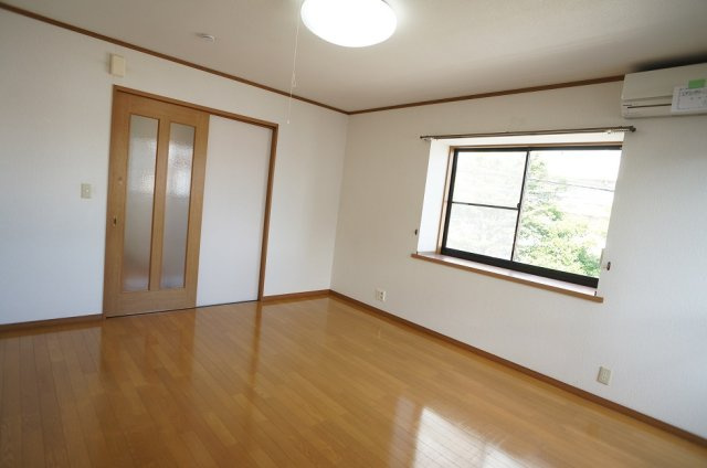 【居間・リビング】 | カーサマルワA | 広々8帖♪