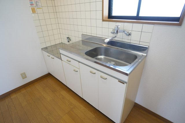 【キッチン】 | カーサマルワA | 二口ガスコンロ対応キッチンでパスタ料理もラクラク♪