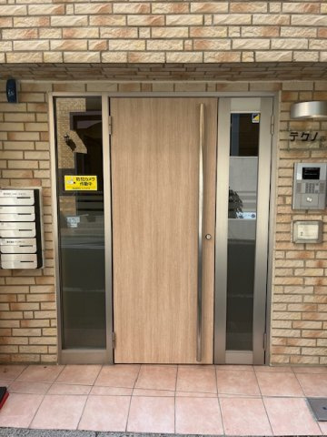 テクノ四谷ビルのエントランス
