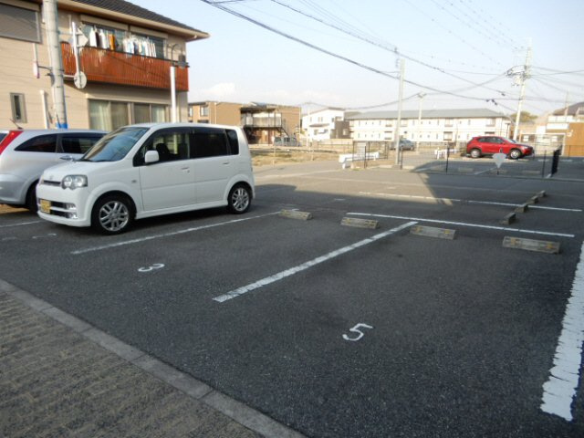 グローリー1番館の駐車場