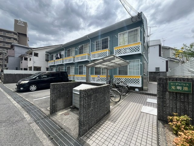 ガーデンパレス光明池の外観