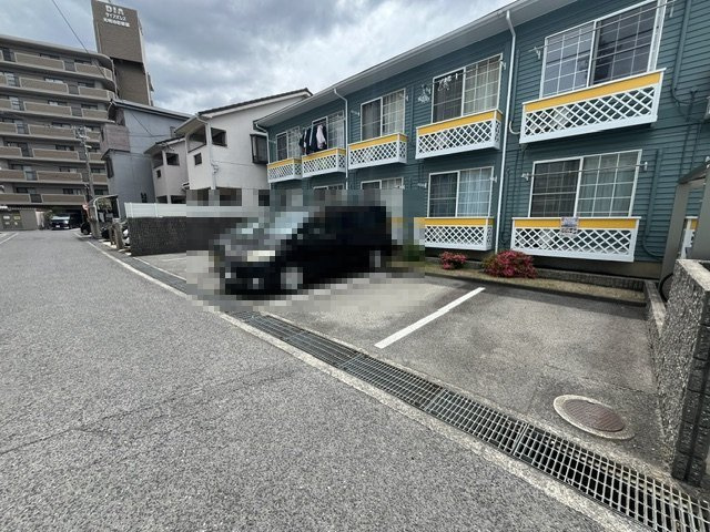 ガーデンパレス光明池の駐車場