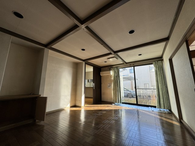 ‐三丁目不動産-　熊谷市石原の居間・リビング