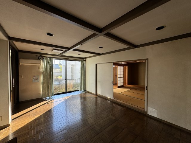 ‐三丁目不動産-　熊谷市石原の居間・リビング