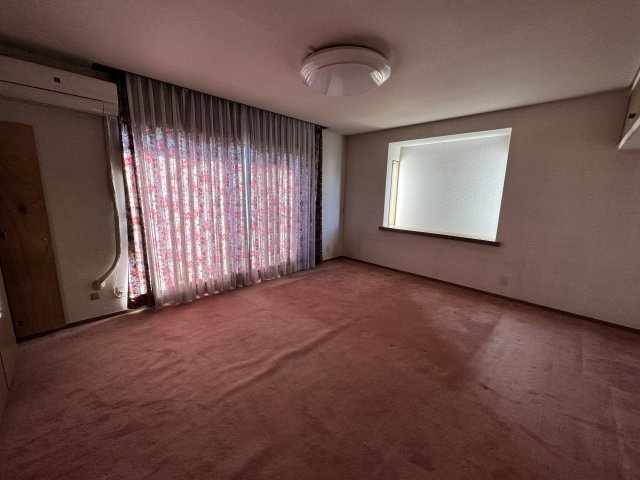 ‐三丁目不動産-　熊谷市石原の洋室