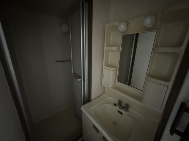 ‐三丁目不動産-　熊谷市石原の独立洗面台