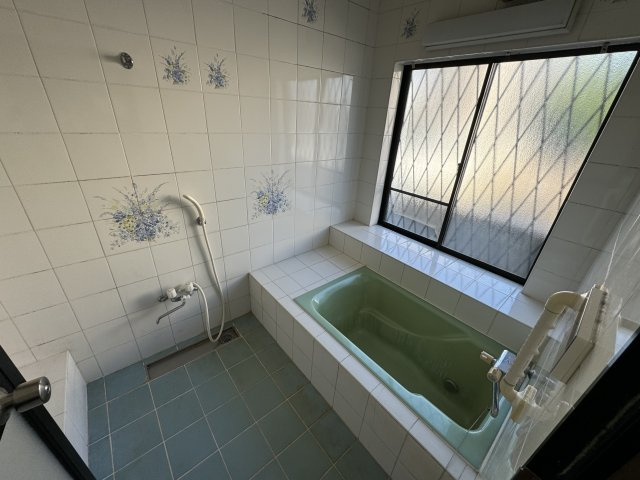 ‐三丁目不動産-　熊谷市石原の浴室