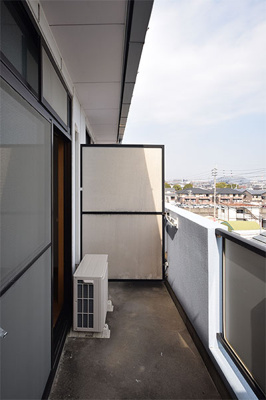 【バルコニー】 | サンヴィレッジ山城 | ※同タイプの室内写真です。