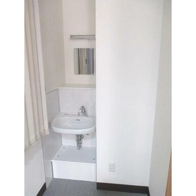 産和ビルの洗面所