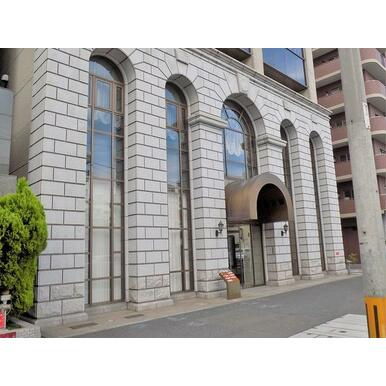 産和ビルのエントランス