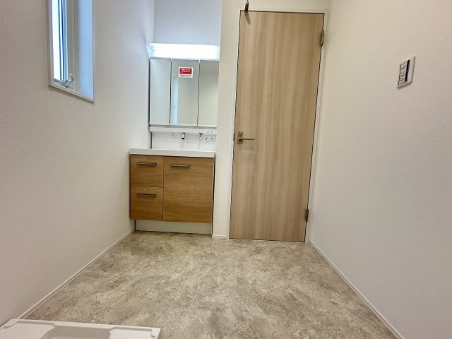 小田原市曽比　庭付き戸建の玄関