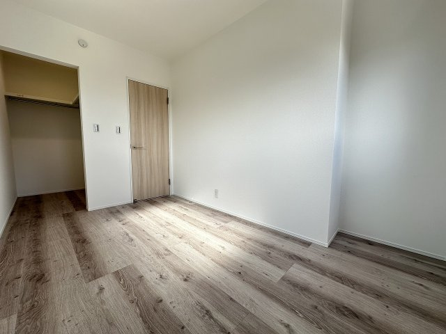 小田原市曽比　庭付き戸建の洋室