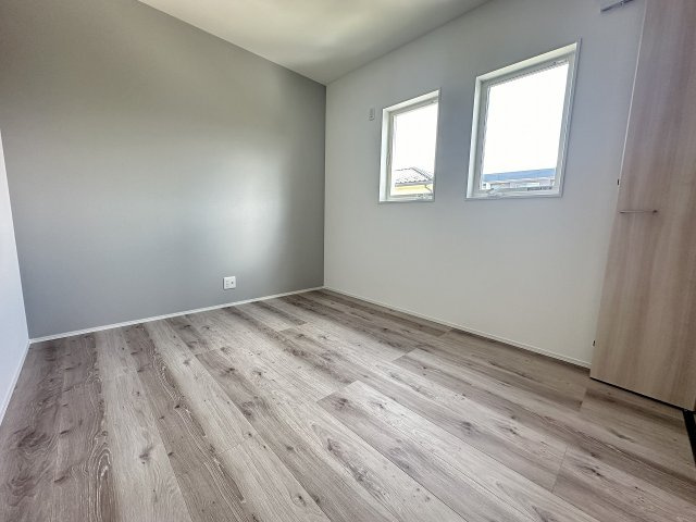 小田原市曽比　庭付き戸建の洋室