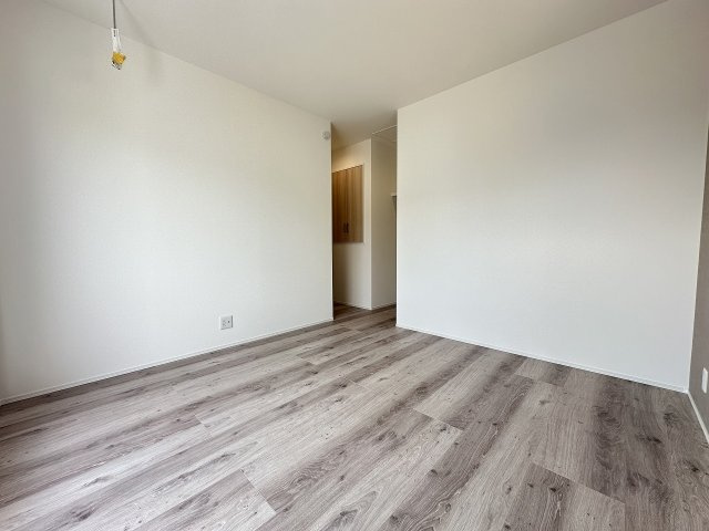 小田原市曽比　庭付き戸建の洋室