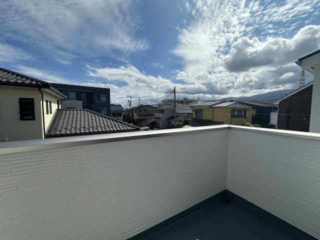 小田原市曽比　庭付き戸建のバルコニー