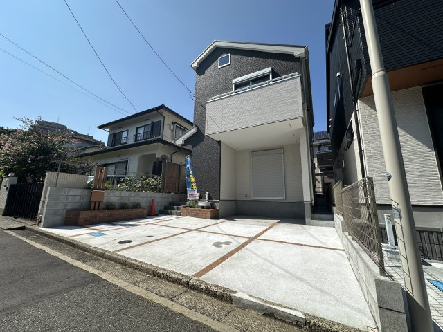 藤沢市本藤沢5丁目 戸建の前面道路含む現地写真