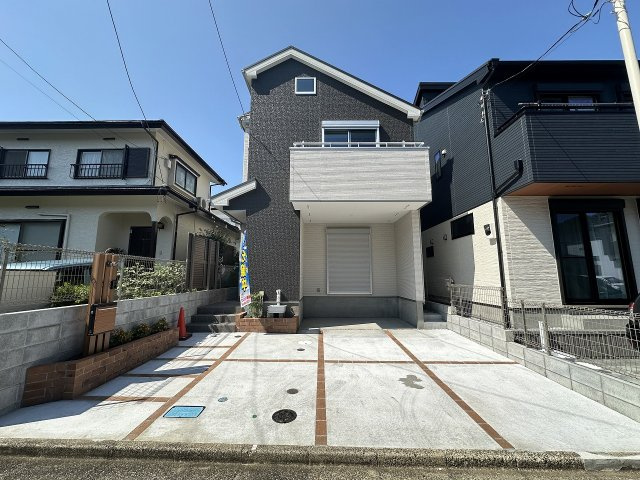 藤沢市本藤沢5丁目 戸建の前面道路含む現地写真