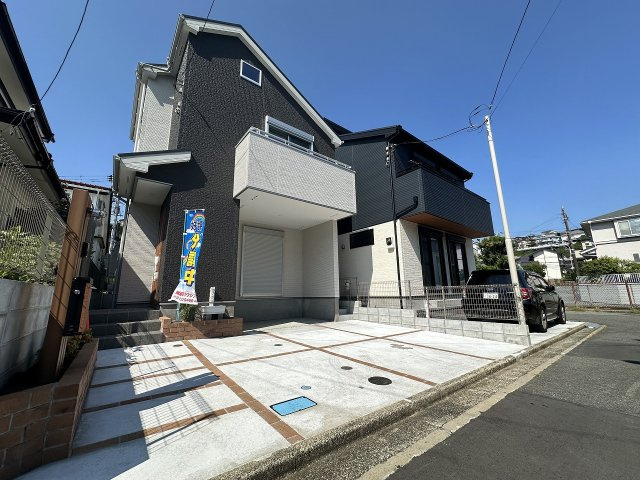 藤沢市本藤沢5丁目 戸建の前面道路含む現地写真