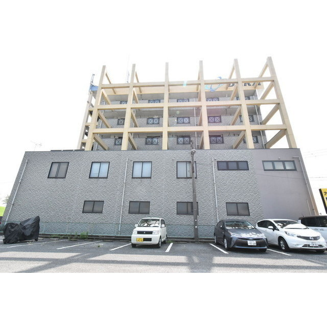 久留米市東櫛原町の賃貸マンションの駐車場|駐車場があるので、車を買う予定の方も安心です