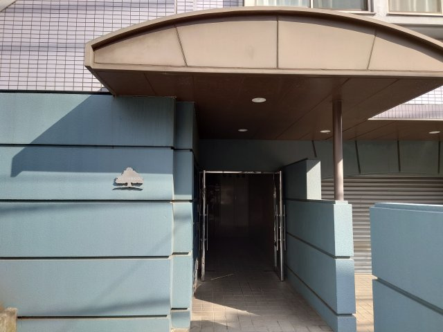 サウスウッド（SOUTHWOOD）のエントランス