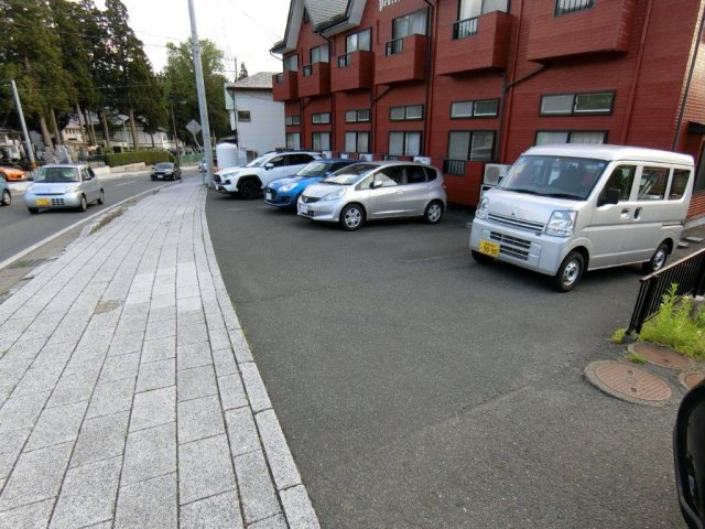 ピースフルⅠの駐車場