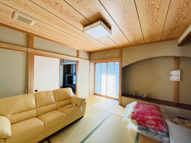 【居間・リビング】 | 深谷市東方　中古戸建