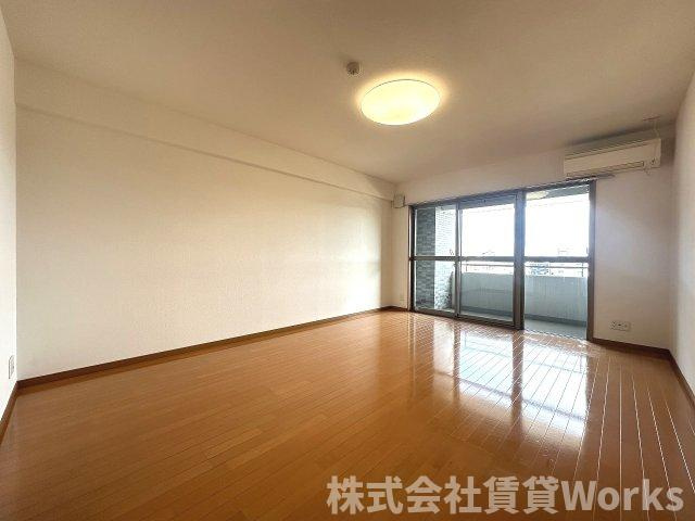 豊千ビルの居間・リビング|こちらの居間で趣味の時間をお楽しみください