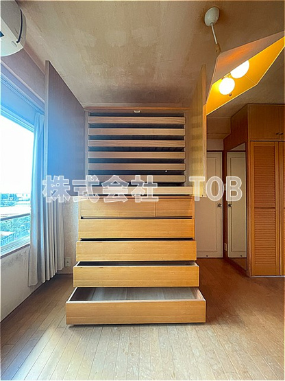 【収納】 | 上北沢1丁目戸建-定期借家1年　再契約型- | 3F　洋室10.2帖　収納①※クリーニング完了前※
