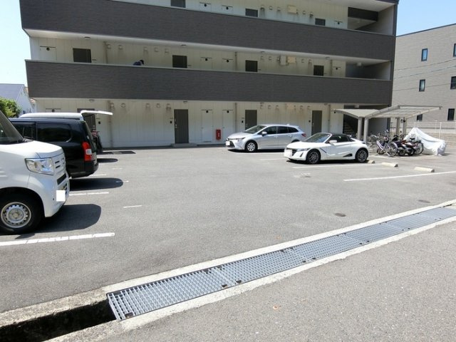 【駐車場】