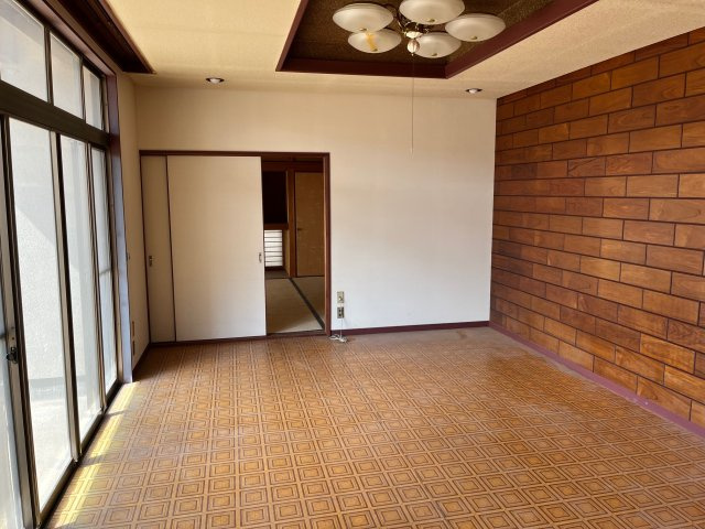 里庄町里見1売物件の居間・リビング