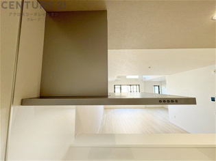 暖房機能があるため、冬場でも温かい浴室で入浴でき、乾燥機能があるため、水気を素早く取り除けます。また、換気機能があるため、湿気を素早く排出してカビや雑菌の発生を防ぐことができます。
