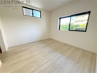 創造性や成長を促す遊びの空間を提供。学習や趣味に集中できる環境を整えます。個別のプライベートスペースは自己表現と自立心を育み、心地よい睡眠環境を整えリラックスできる場所を提供。
