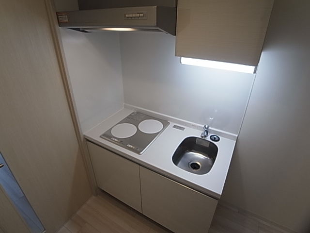 神戸市兵庫区湊町４丁目の賃貸マンションのキッチン|システムキッチン（IH２口）