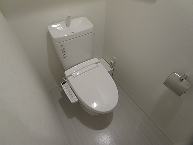 神戸市兵庫区湊町４丁目の賃貸マンションのトイレ|ウォシュレット付