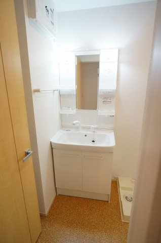 アズール　つくばⅡ　Ｂ棟の独立洗面台|洗面所