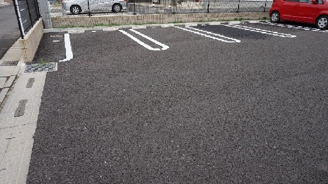 コンフィエの駐車場|駐車場